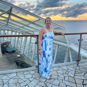 SHEIN Elegant Blue and White Garment